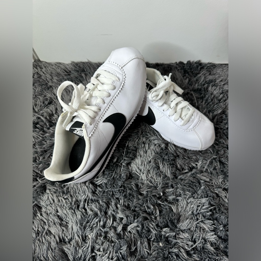Nike Cortez Sneakers Women’s 7.5 - Picture 2 of 4